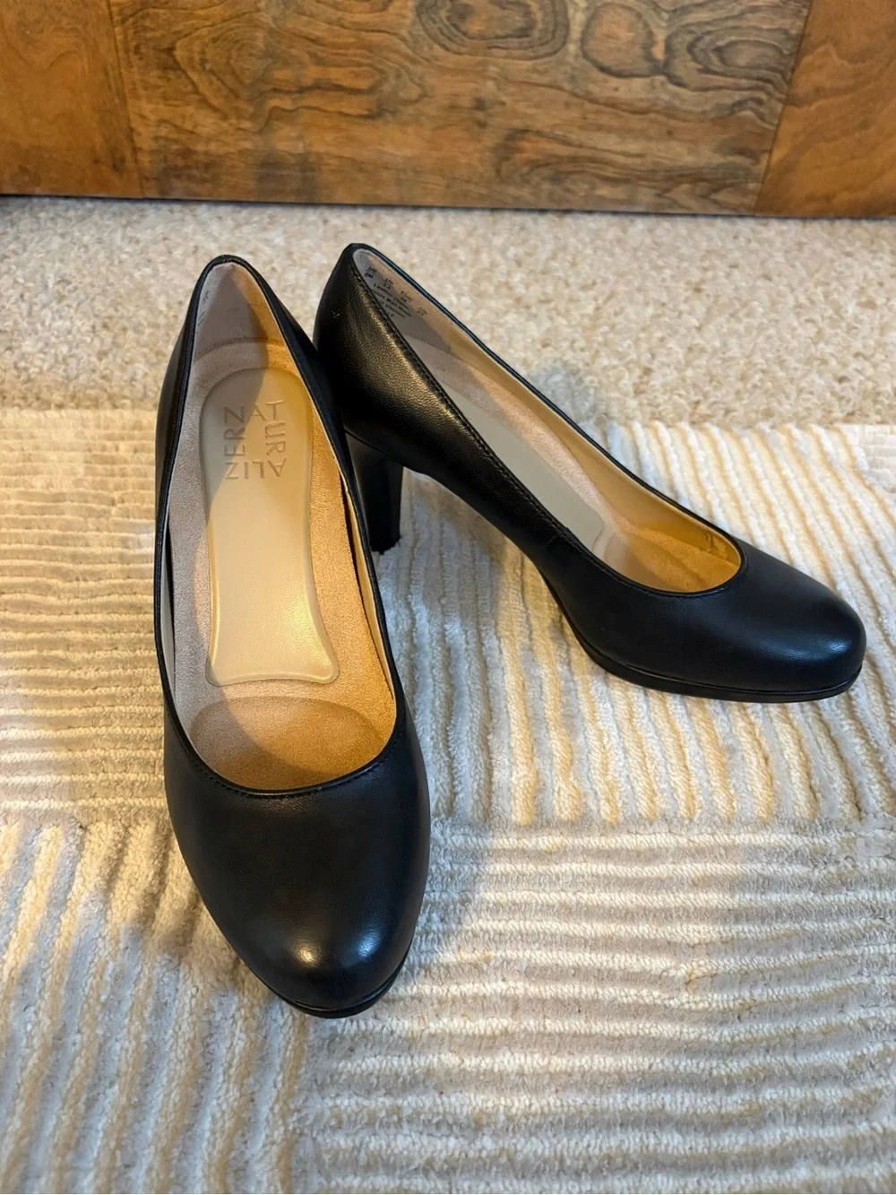 Naturalizer Black Leather Round-Toe Heels